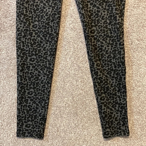 LOFT Leopard Print Ponte Leggings in size SP - Picture 3 of 12